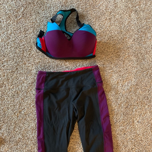 Cute vsx sports bra and crop leggings set - Picture 2 of 5